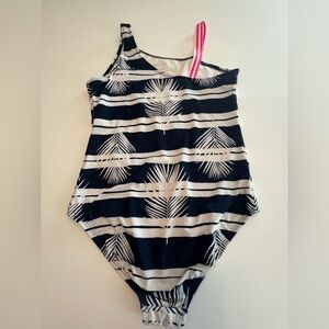 LANDS END NAVY/WHITE WITH ONE HOT PINK & WHITE STRAP ONE PIECE SWIMSUIT 
SIZE 16